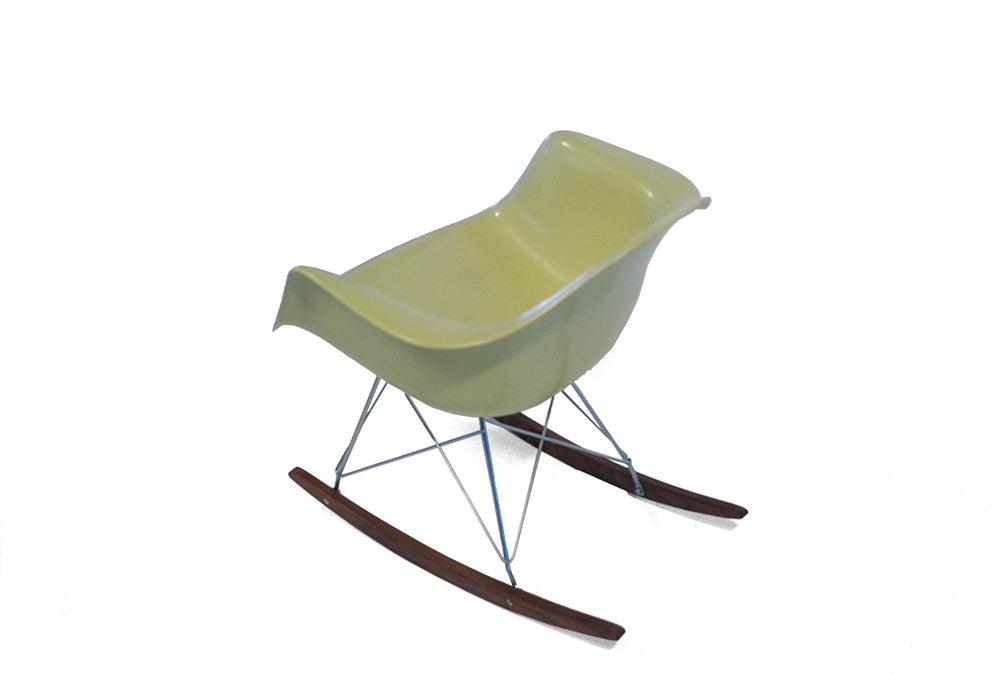 Charles and Ray Eames for Herman Miller Fiberglass RAR Chair For Sale 1