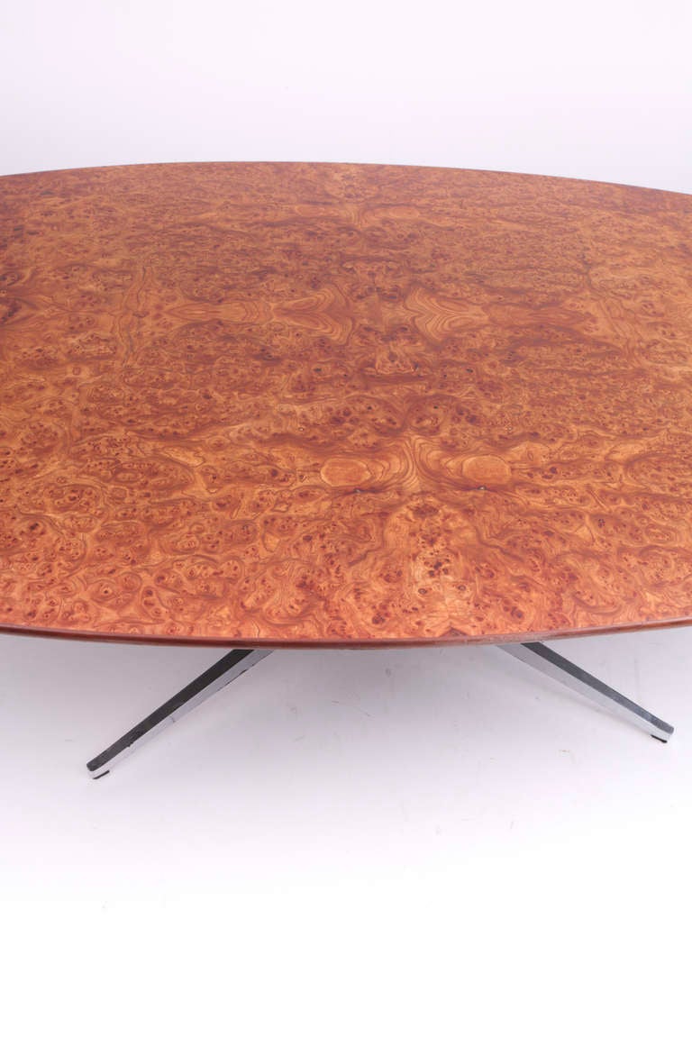 Vintage Oval Table With Wooden Top By Knoll In Excellent Condition For Sale In Zaventem, BE