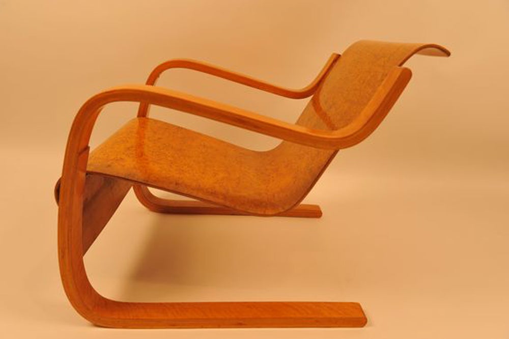 Cantilever lounge chair by Alvaar Aalto
