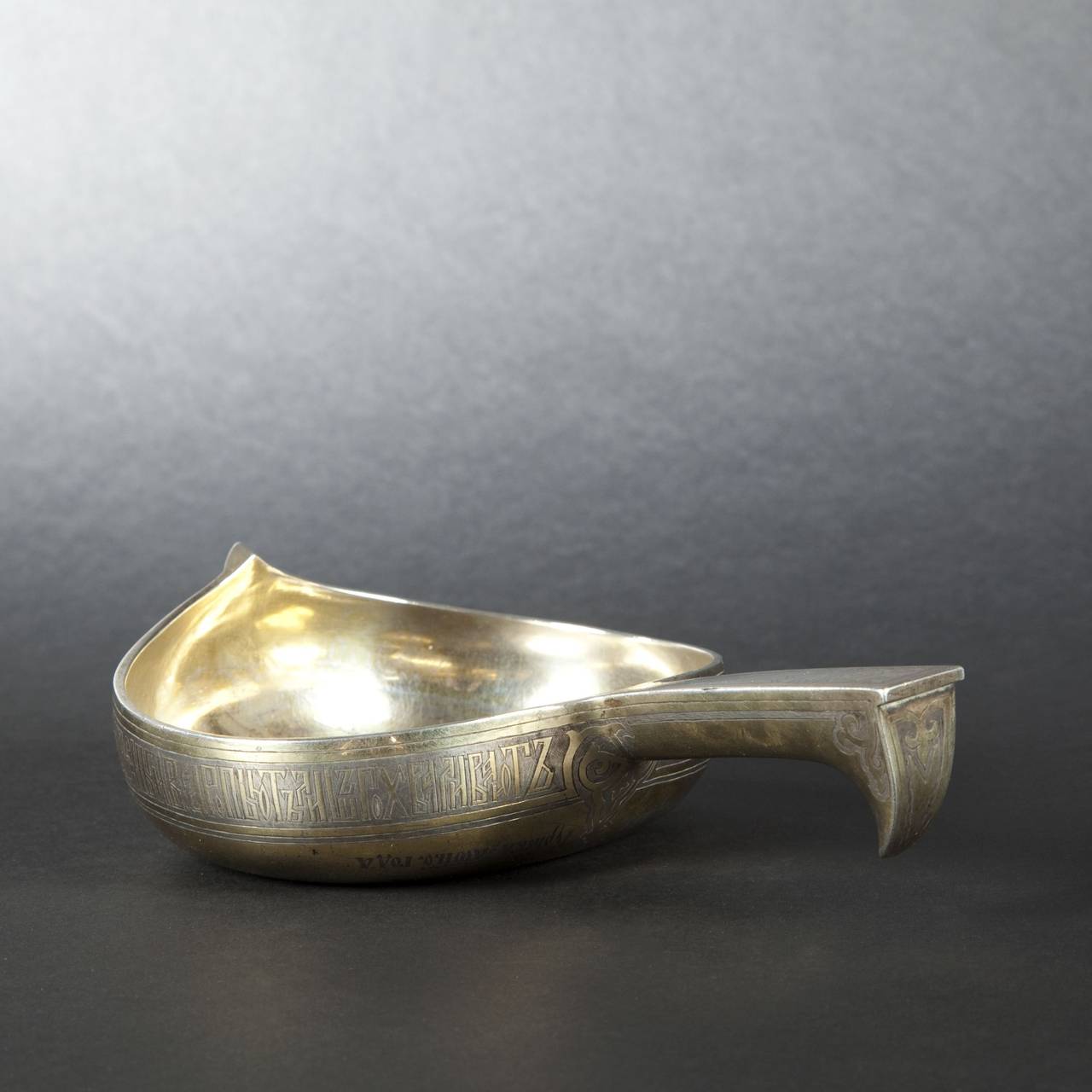 Kovsh de mariage russe en argent doré, Moscou, 1858 en vente 2