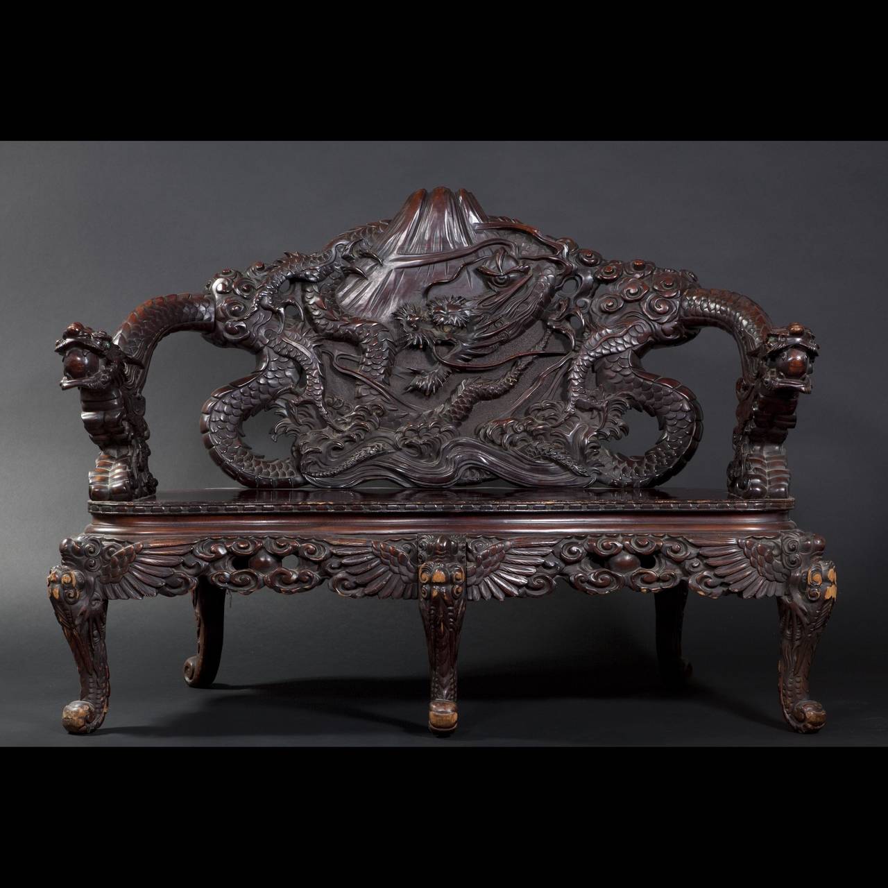 Geschnitztes Wood Wood Sofa und Sessel. China, um 1900