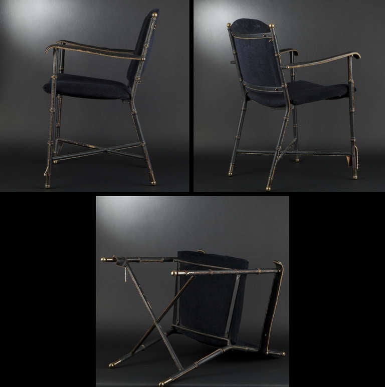 Jacques ADNET (1900-1984)

Rare pair of armchairs with wrought-iron structure sheathed in black leather with saddle stitching, alternating with bamboo-style brass rings. Seat and backrest fitted with foam and later upholstered with black velvet,