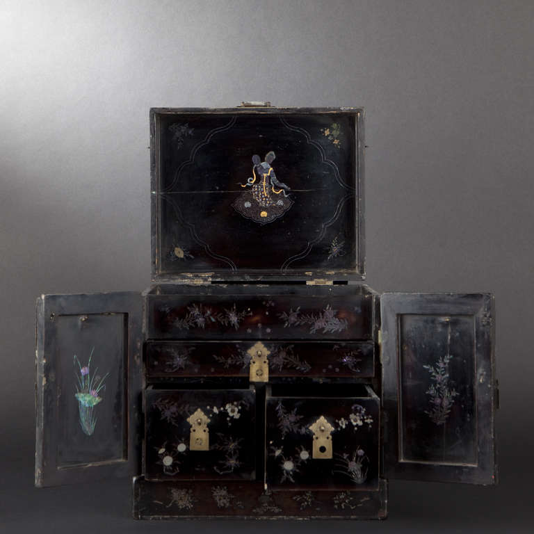 18th Century and Earlier Lacquered Wood Cabinet from China, 17th Century For Sale