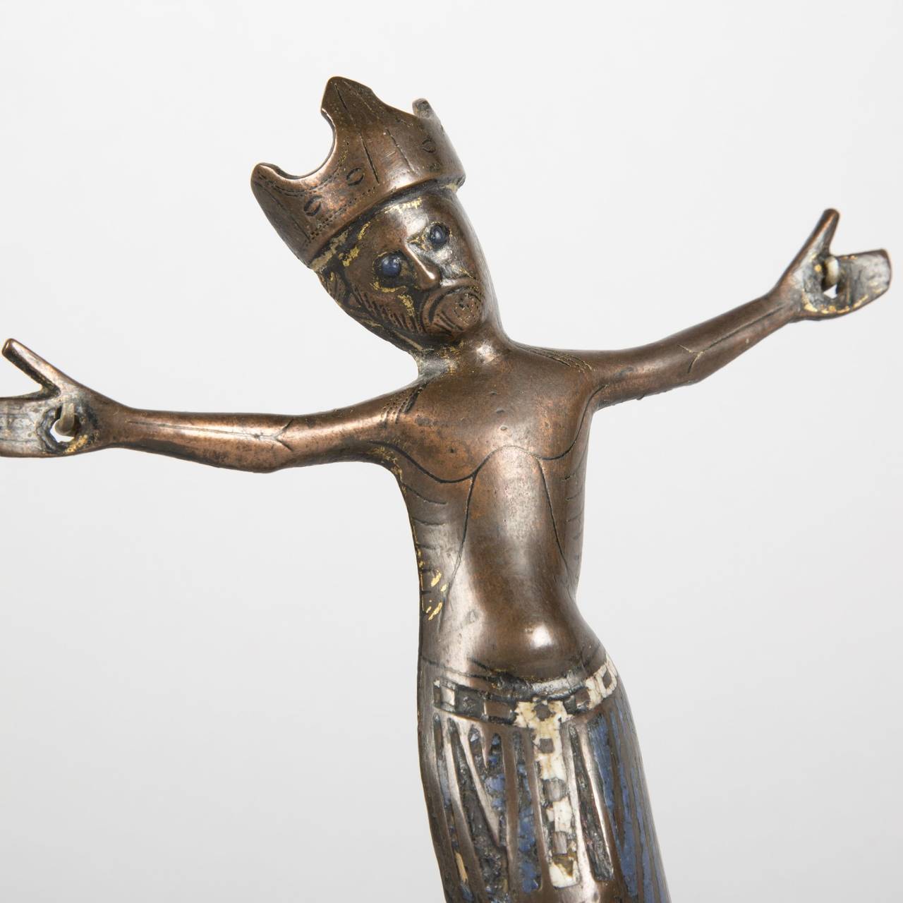 Engraved and Enameled Wall Christ, Limoges Mid-13th Century In Good Condition For Sale In Paris, FR