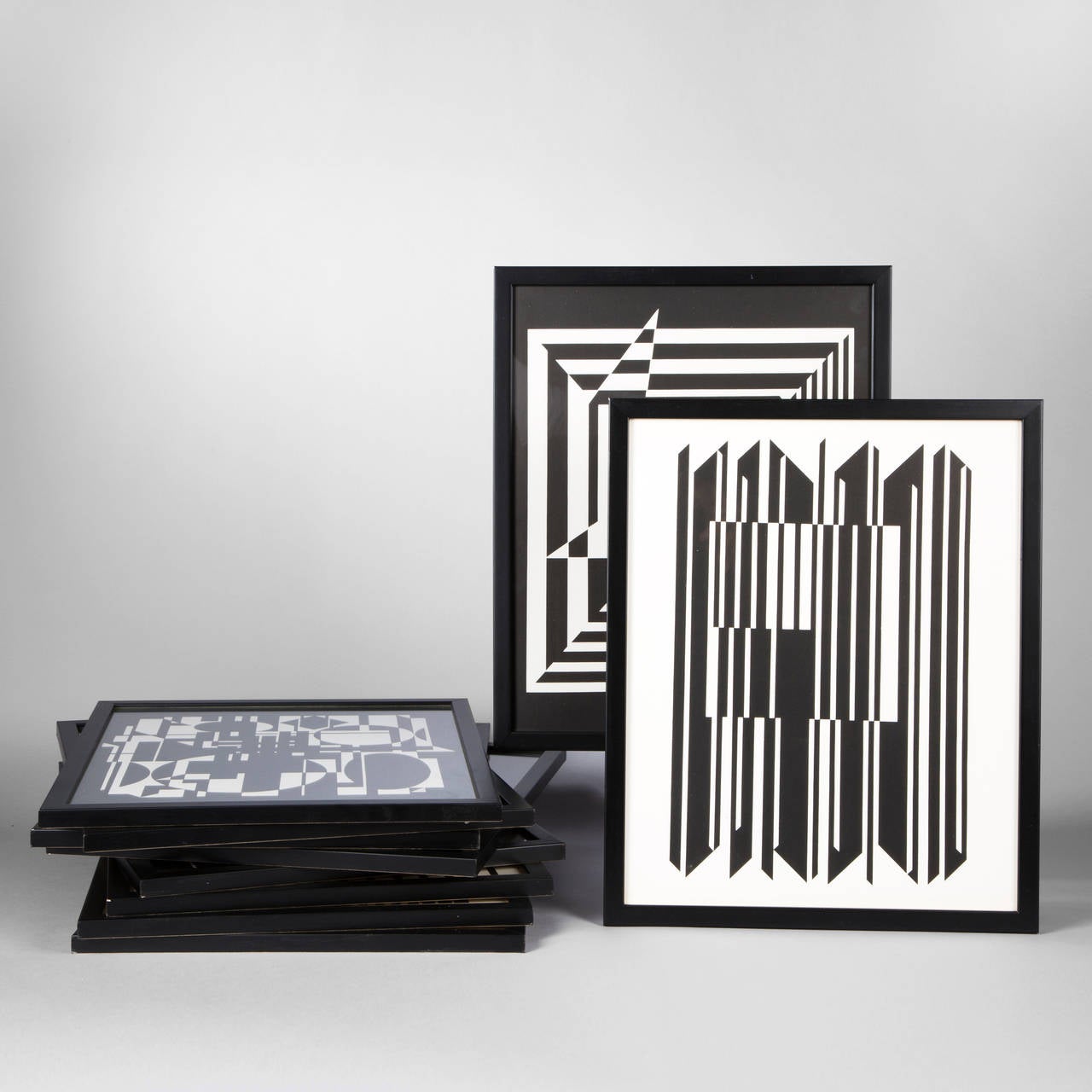 Victor VASARELY (1906-1997) 

Mural from Black and White series, 1960-1965, serigraphs.

Lot of ten black and white serigraphs on vellum and heavy-stock vellum. 
Edition Griffon, Neuchâtel, Switzerland. Each work is titled on verso.