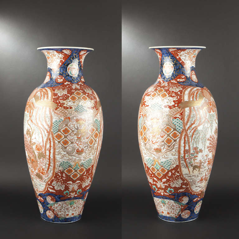 Japanese Large Porcelain Vase with Imari Decoration, Japan circa 1900 For Sale