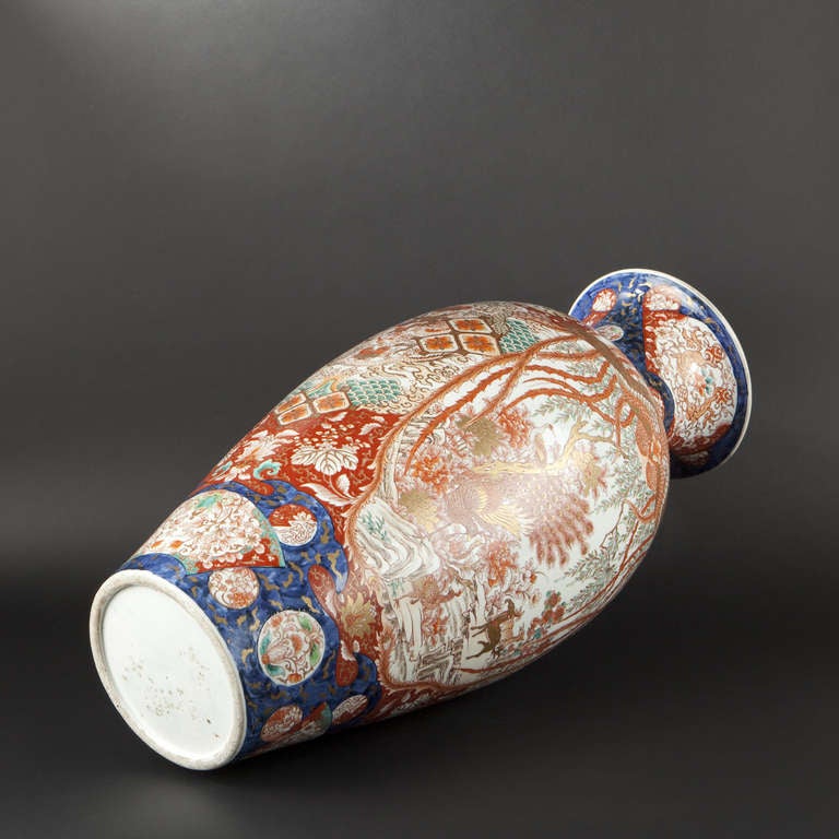 Large Porcelain Vase with Imari Decoration, Japan circa 1900 For Sale 2