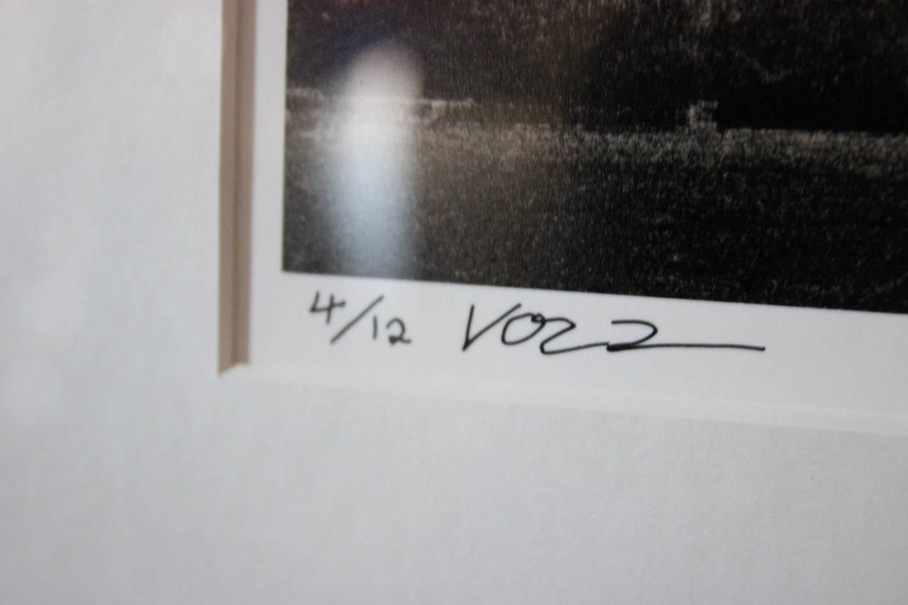 Christo (1935, USA) et Jeanne-Claude (1935-2009, USA),
Documenta de Kassel, 1968, 
Tirage ultra-chrome, 60 x 50 cm, N°4/12,
signé par Christo, Jeanne-Claude et le photographe Wolfang Volz.

À l'occasion de la Documenta IV en 1968, à Kassel, en