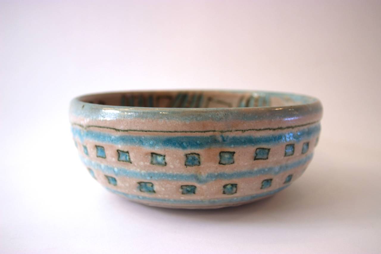 Guido Gambone,
Polychrome earthenware bowl,
Signed and stamped: Gambone, Italy,
Circa 1960.
Height: 10 cm, Diameter: 26 cm.