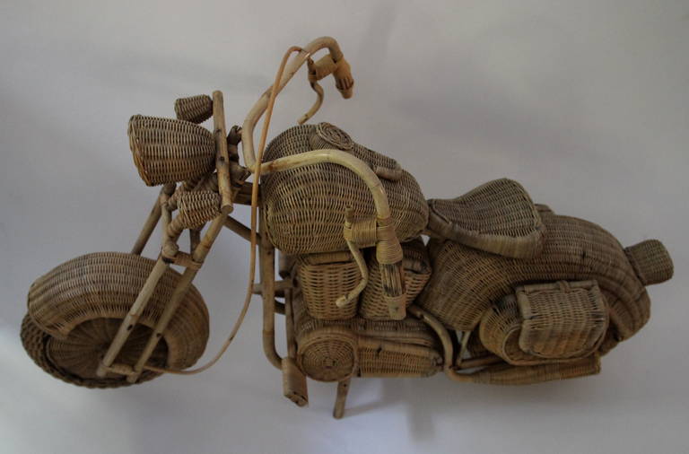 Model motorcycle woven rattan, Decorative Art, France, circa 1960,
Height: 70 cm, length: 120 cm, width: 53 cm.