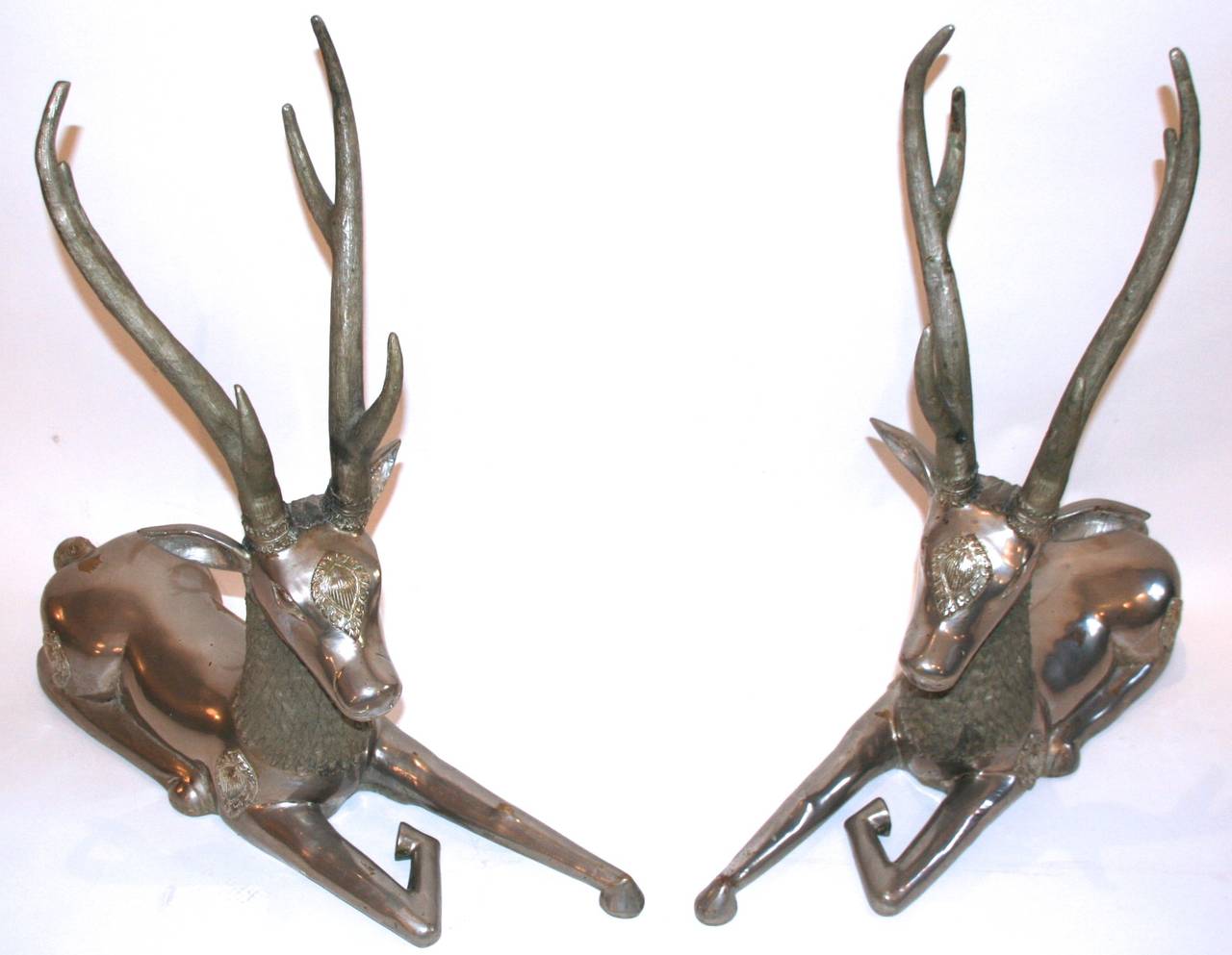 Pair of deer sculpture in the style of Anthony Redmile.
Carved silver bronze,
English, circa 1970.
Measures: Height 85 cm, depth 74 cm, width 22 cm.