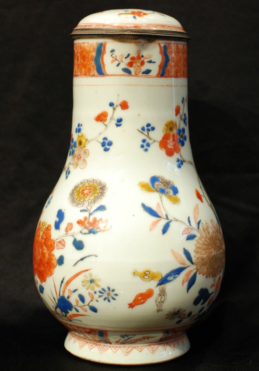 Chinese Export Porcelain Coffee Pot from the 18th Century East India Company