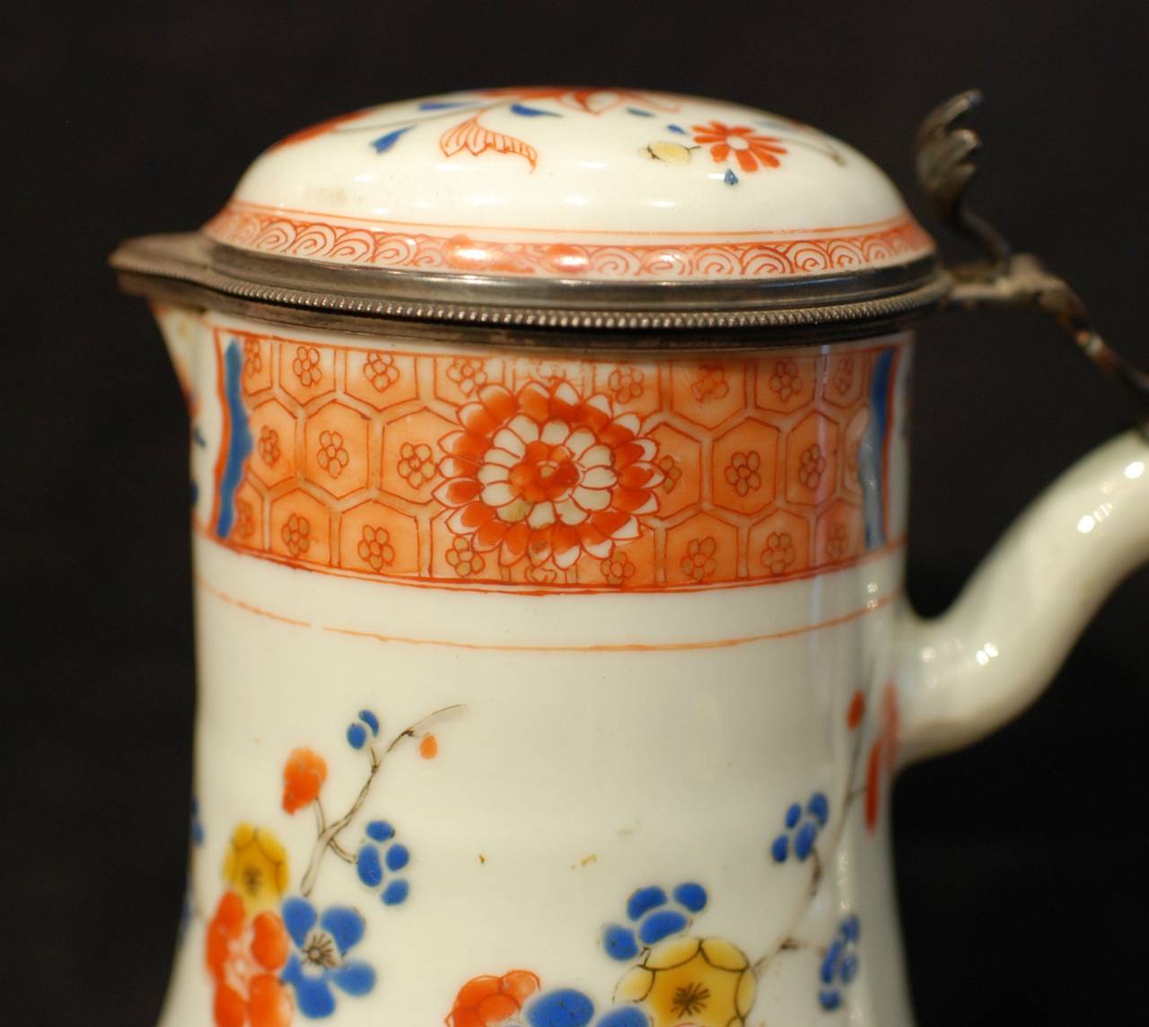 Chinese Porcelain Coffee Pot from the 18th Century East India Company