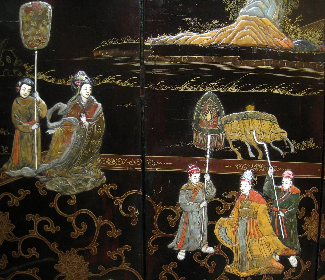 Lacquer Chinese Screen, 19th Century For Sale 4