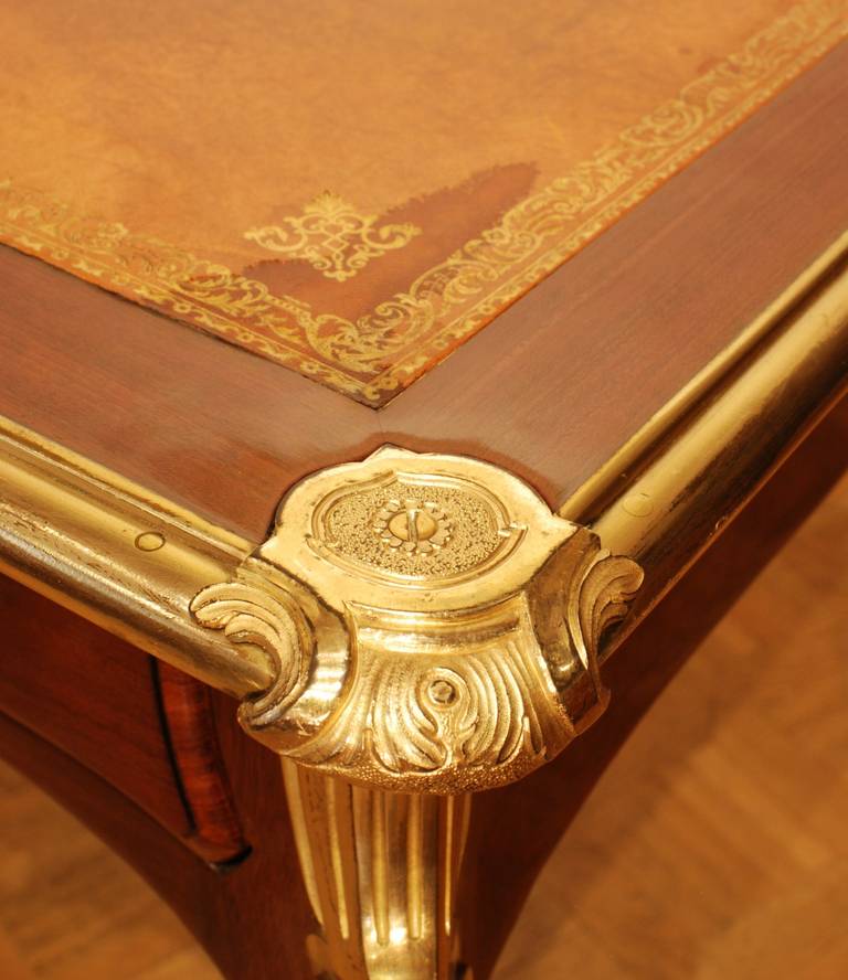French Louis XV Ormolu-Mounted Amarante Bureau Plat For Sale 3