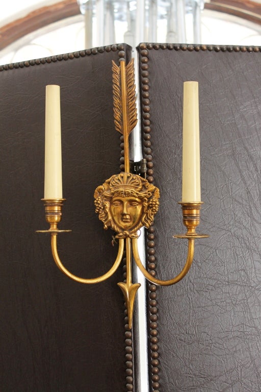 Superb pair of gilt bronze sconces with head of Medusa.
Beautiful production, then turn of the century.