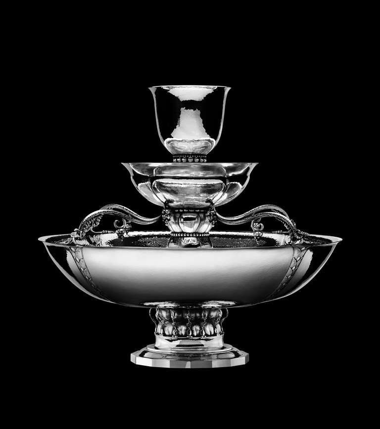 The skills and artistry of Georg Jensen’s legendary silversmiths create museum-quality pieces of silver. A recently crafted piece is the Jardinière 1400, based on an original drawing from 1926 by master silversmith Georg Jensen. In the hands of the