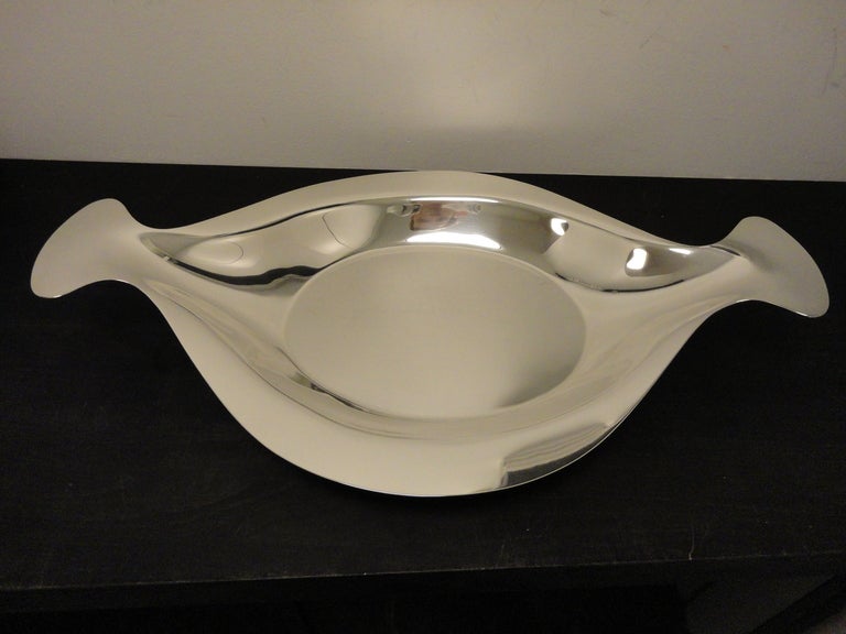 A rare Georg Jensen Centerpiece bowl/tray.
Design 1056
59 cm (24