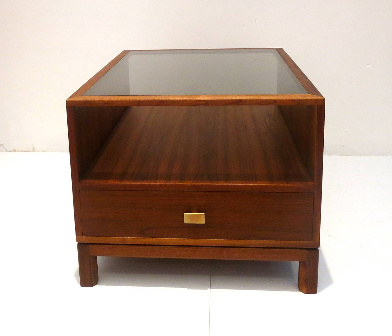 American Modern Walnut Large Cocktail Table with Smoked Glass California Design In Excellent Condition In San Diego, CA
