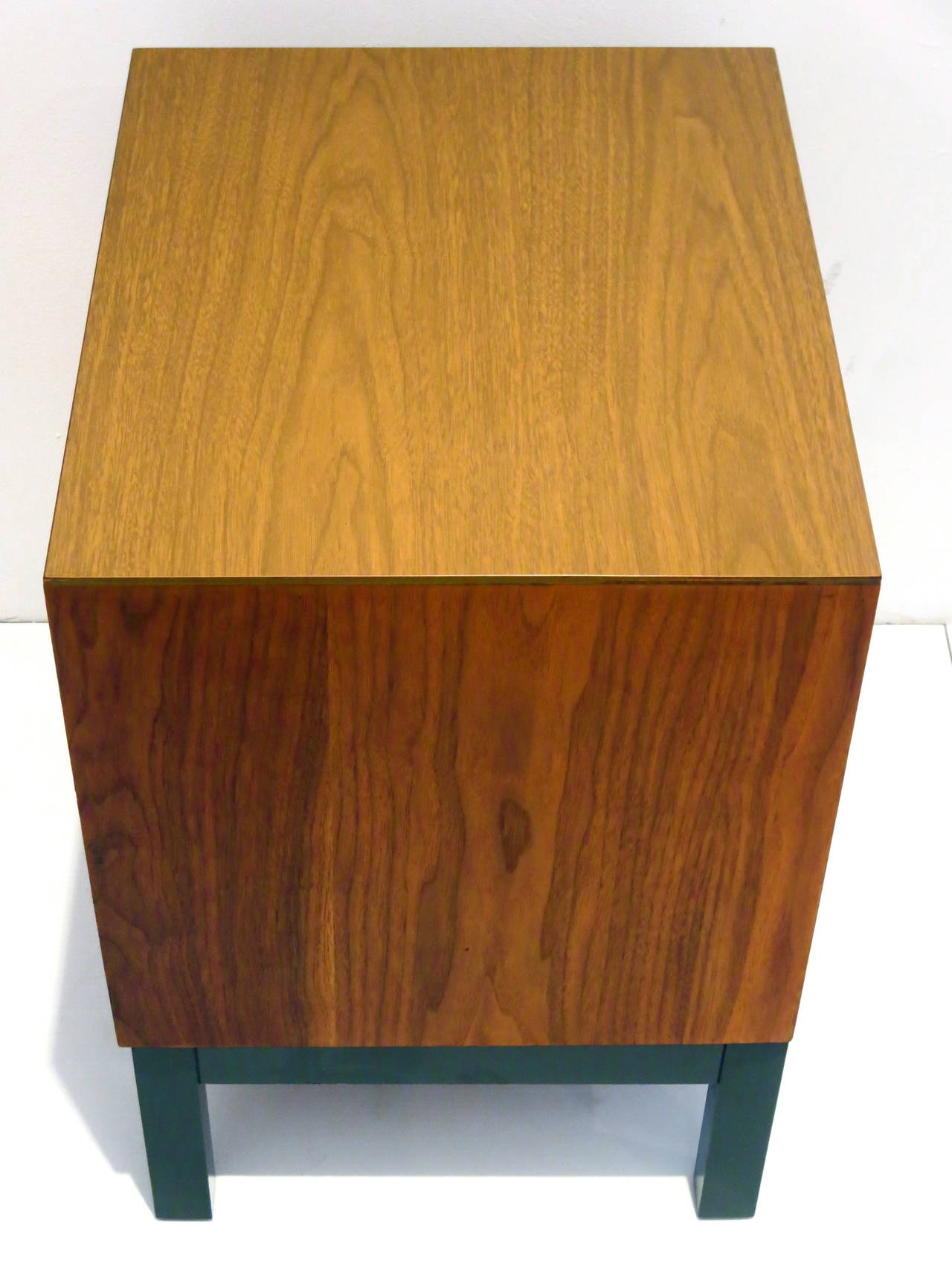 Danish Modern Walnut Nightstand Attributed to Gilbert Rohde for Kroehler In Good Condition In San Diego, CA