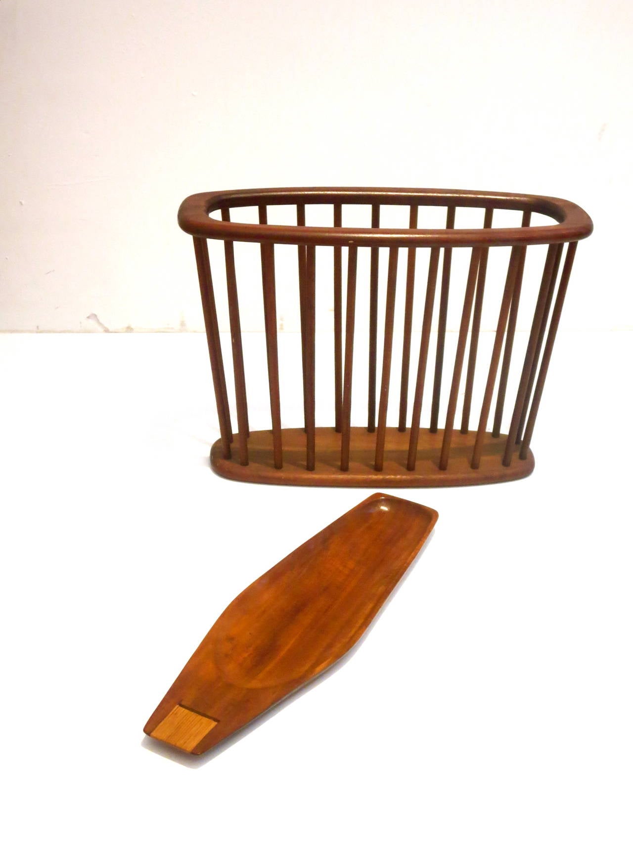 Nice set of solid walnut magazine rack and mahogany serving tray, designed by Arthur Umanoff circa 1950s California design, nice condition the tray is 20 1/2