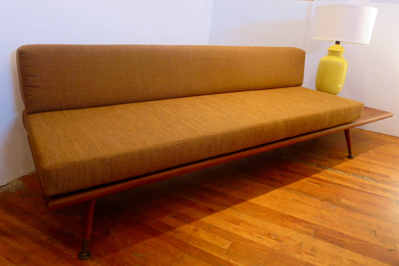 1950s Solid American Walnut Sofa or Daybed with Attached Table In Excellent Condition In San Diego, CA