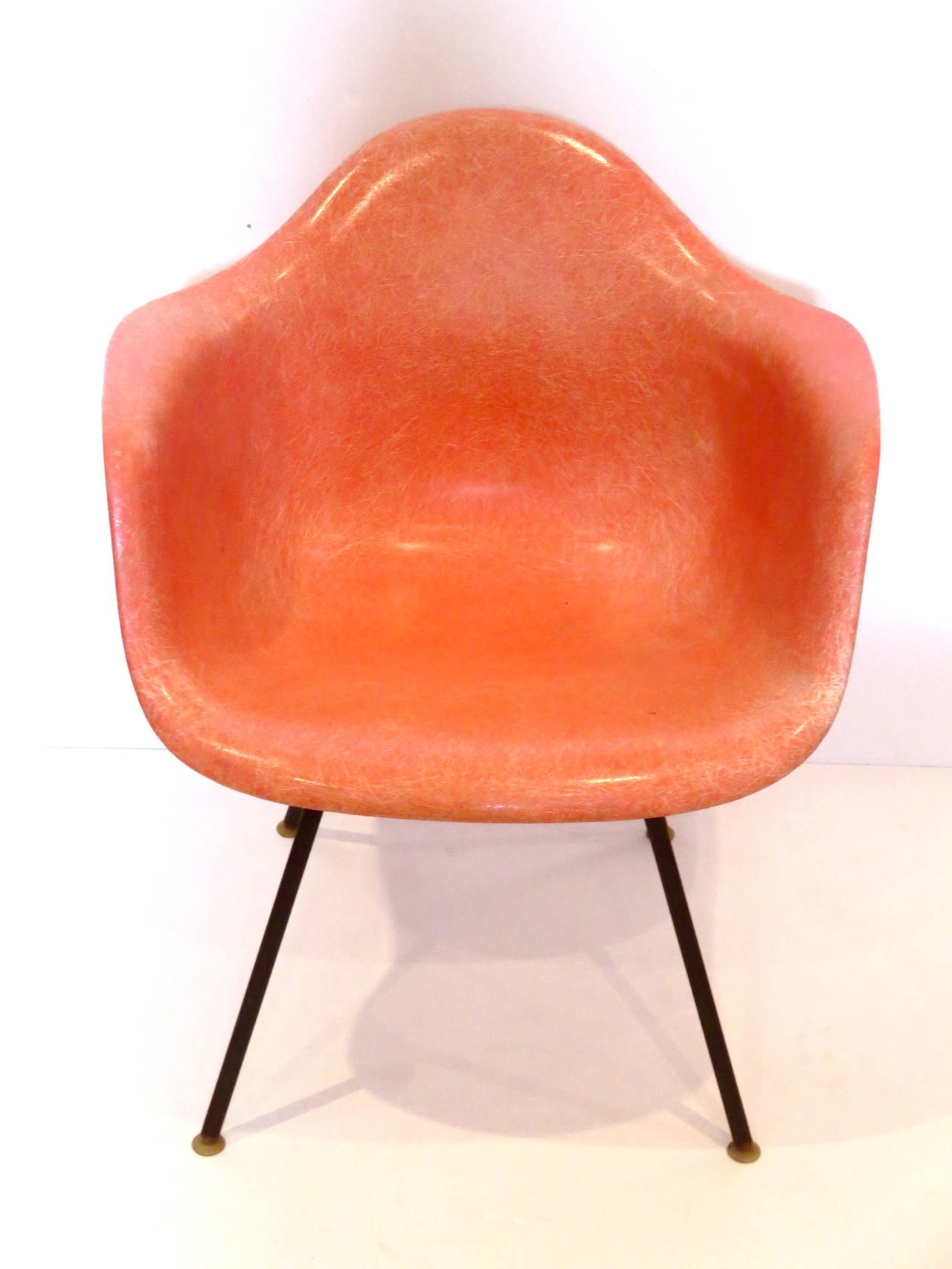 Mid-Century Modern 1950s American Modern Eames Fiberglass Arm Shell Chair for Herman Miller