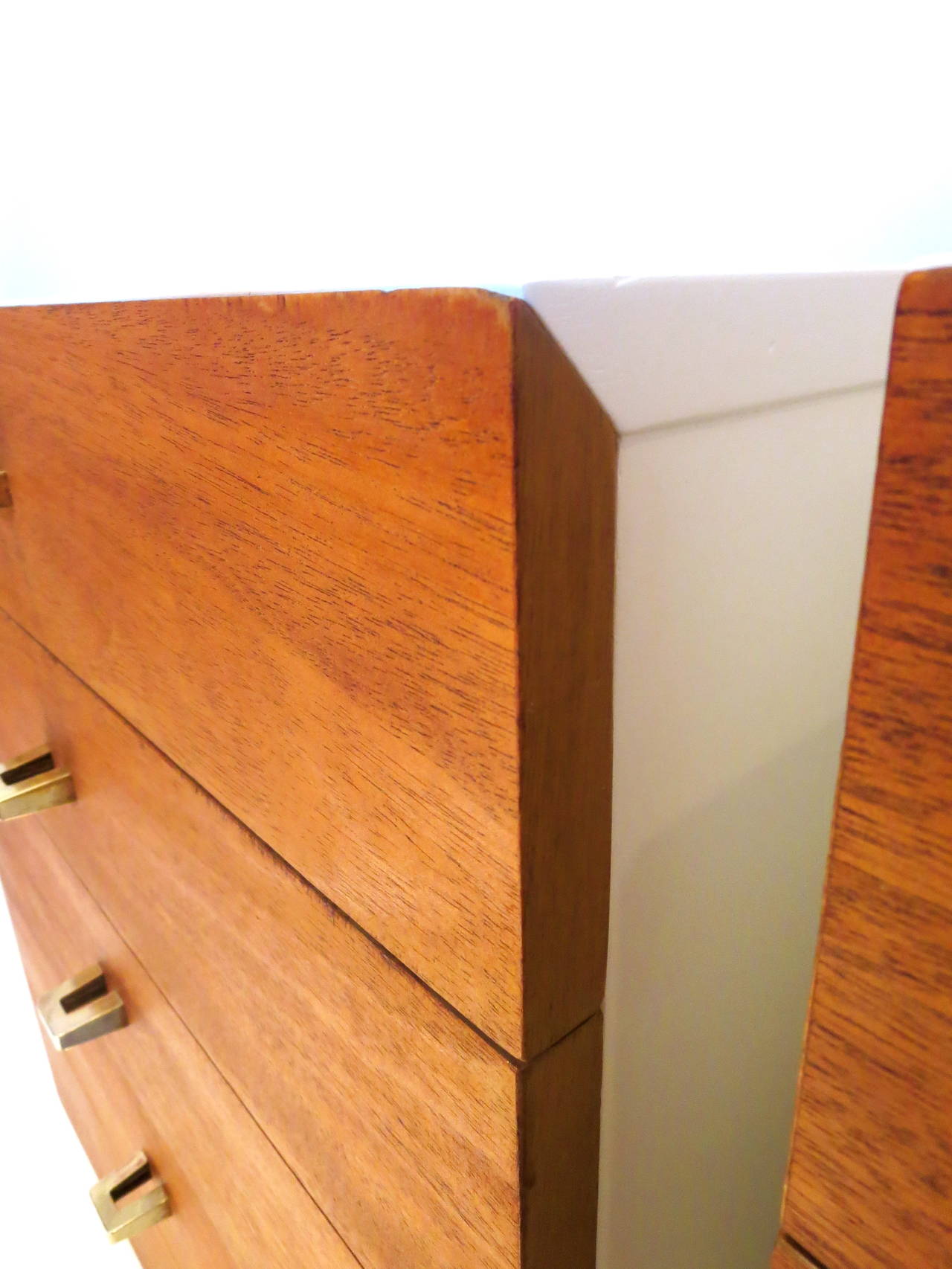 American Mid-Century Modern Pair of Triple Drawer Nightstands In Good Condition In San Diego, CA