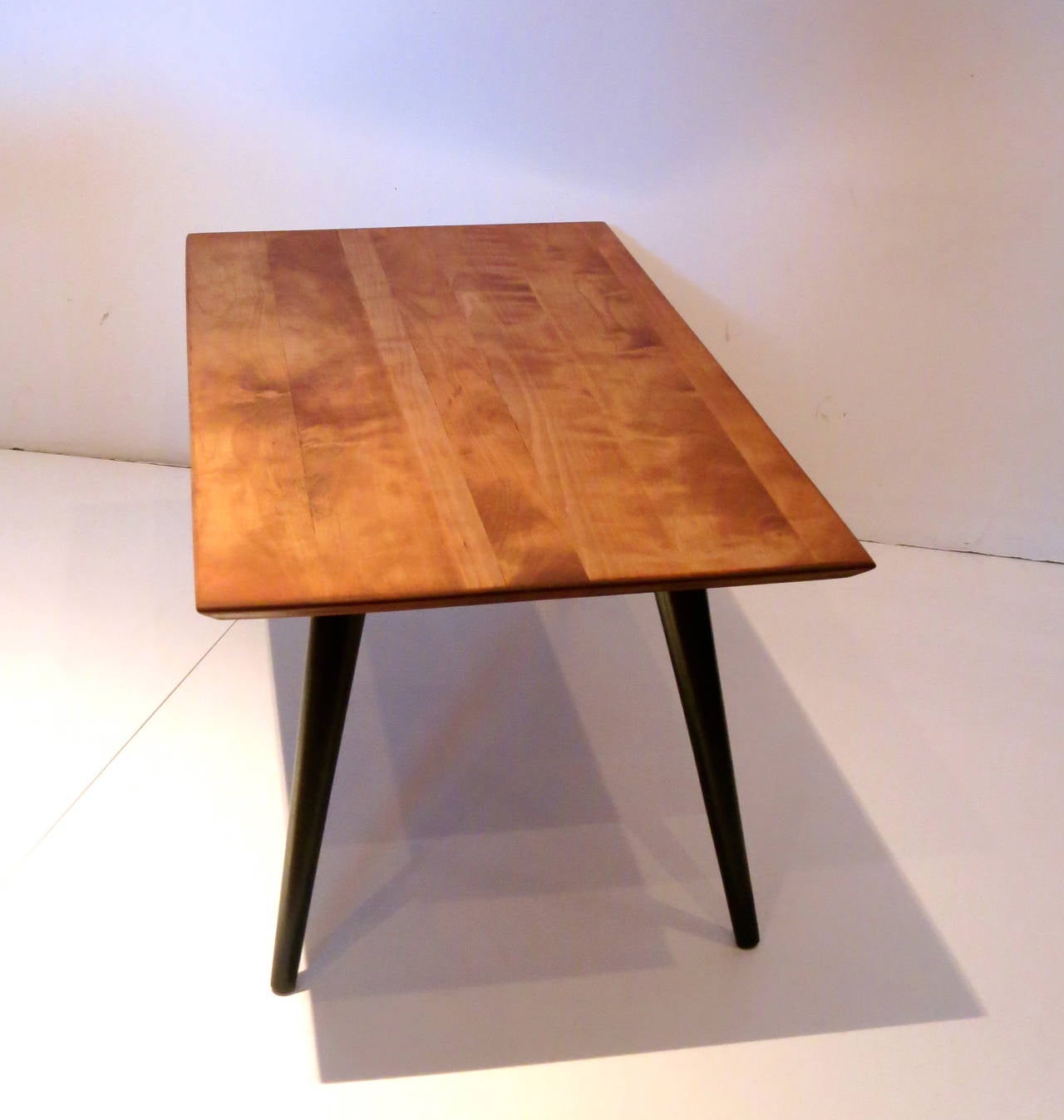 Mid-Century Modern American Modern small coffee table by Paul McCobb for Winchendon early prod.