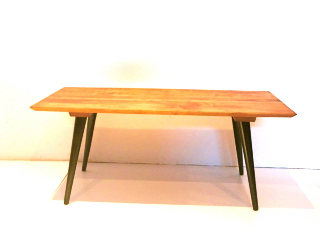 20th Century American Modern small coffee table by Paul McCobb for Winchendon early prod.