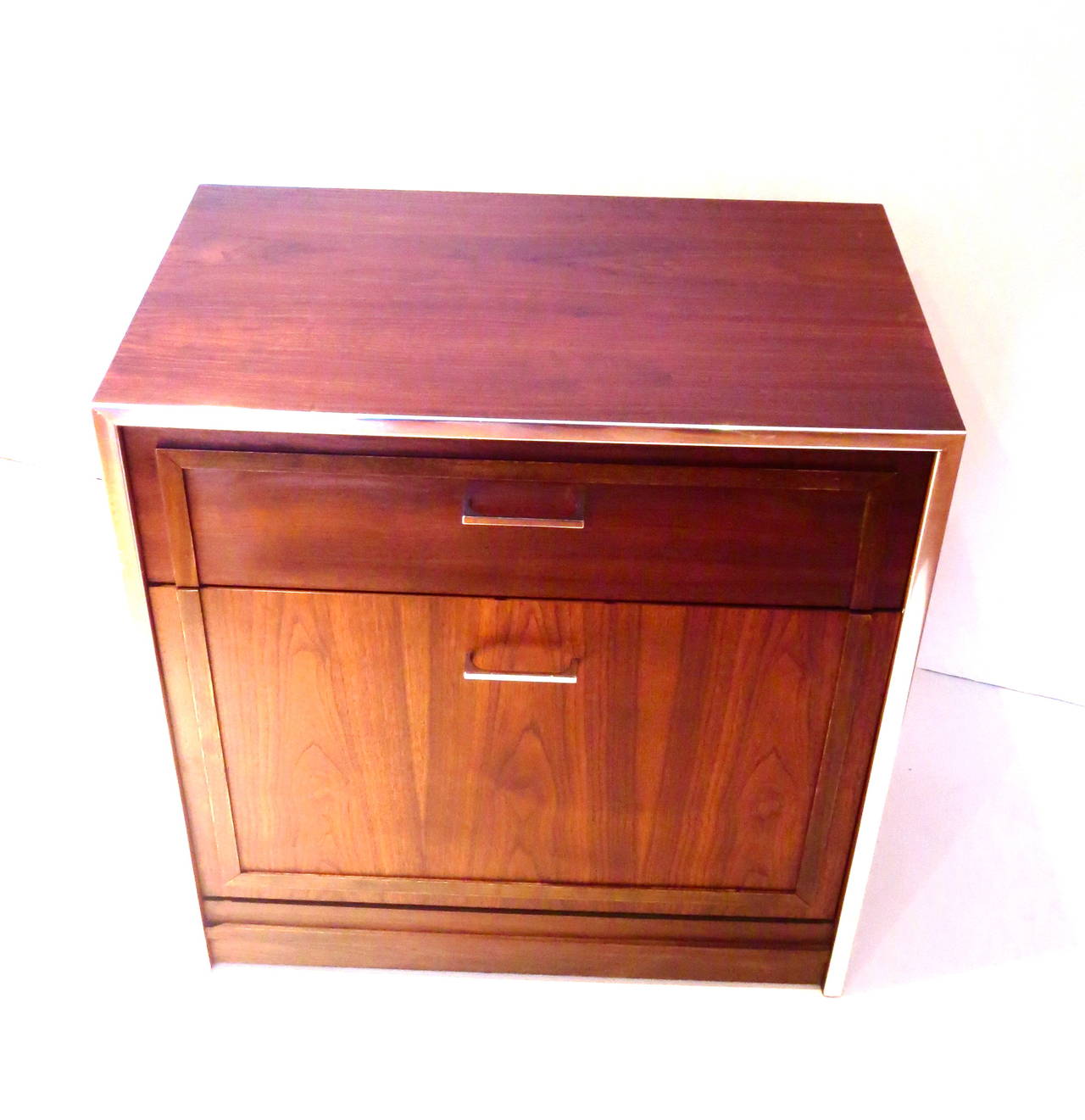 American Modern Walnut 1970s Small Record Cabinet with Chrome Detail In Excellent Condition In San Diego, CA