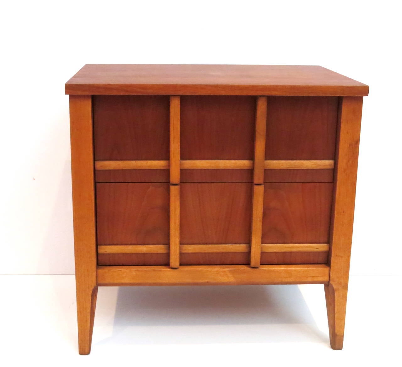 Great set of two American walnut nightstands, circa 1950s in walnut with light walnut accents, the set has been completely refinish it’s in great condition double drawers, solid and sturdy.