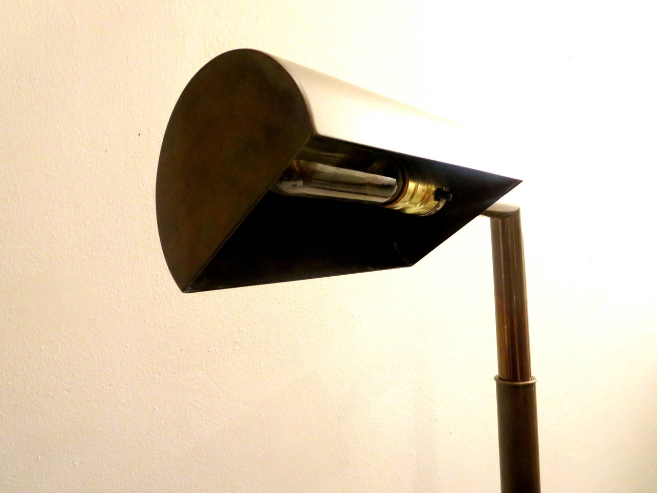 Rare 1960s pharmacy floor lamp multidirectional in patinated brass In Good Condition In San Diego, CA
