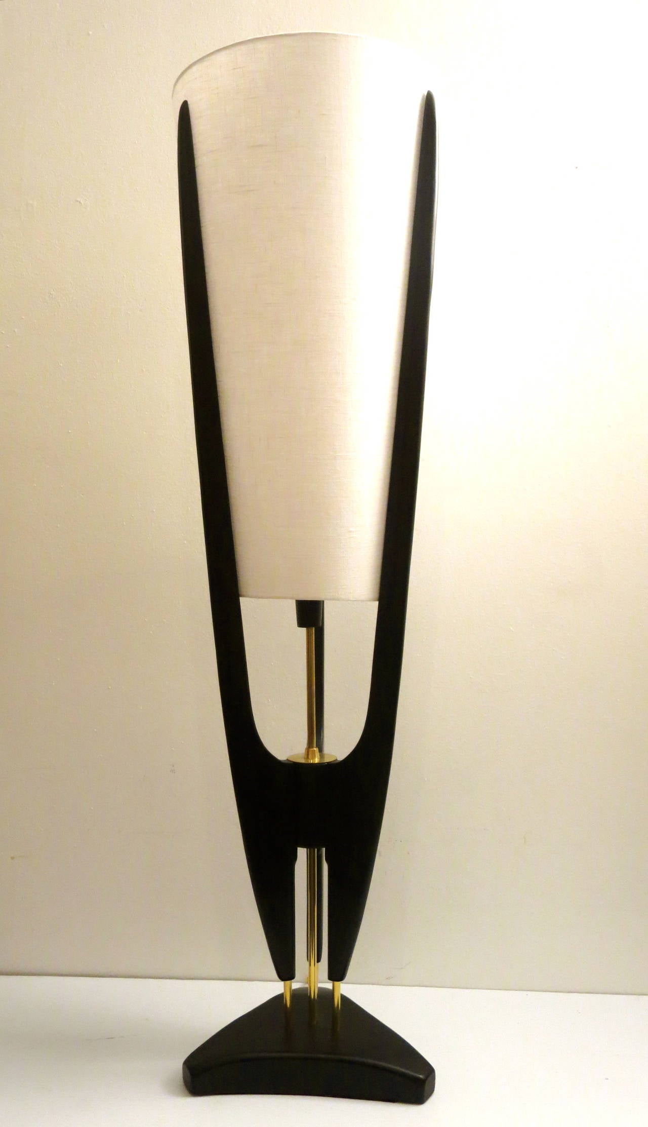 Tall elegant and unique table lamp Iconic Mid-Century American lamp, in ebonized walnut finish, new lamp shade and brass fittings totally restored new gold silk cord, pull off/on switch in the middle, new lamp shade remake, one of a kind striking