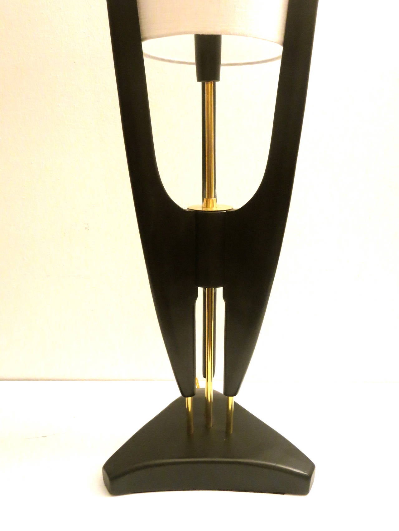 Mid-Century Modern 1950s American Modern Tall Table Lamp in Molded Wood and Inverted Cone Shape
