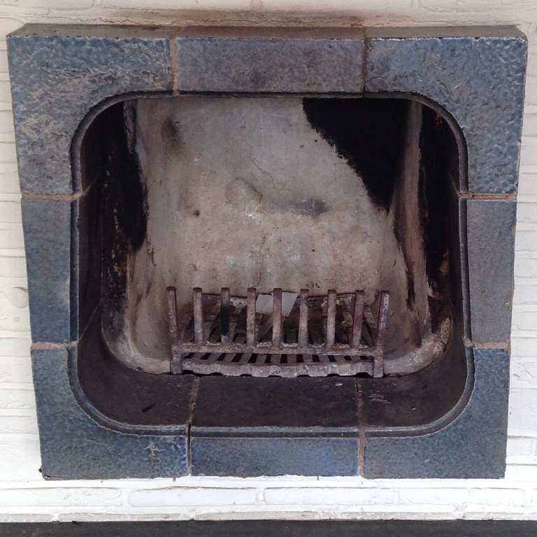 Cozy, 1960s Ceramic Fireplace Enclosure by Raf Mailleux - made in Belgium In Excellent Condition For Sale In Brussels, BE