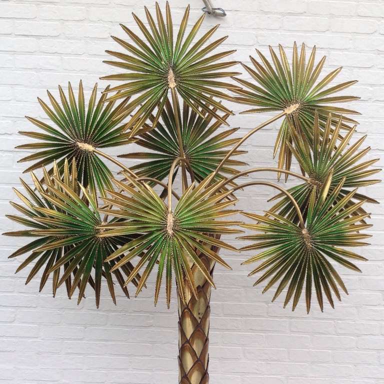 French brass, LARGE palm tree lamp, US wired and in very good and working condition.
It's nice and rare that the lamp has 1/2 depth, especially for placing against the wall.
Very nice piece of art, 9 brass leaves, beautifully decorated with green