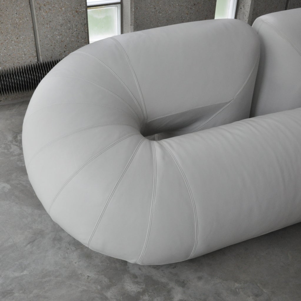 An eyecatcher in your home, this Zeppelin-sofa, a unique piece of pop art.
Very rare, only in 20 pieces made in Belgium by manufactory, Velda.
It's created in 1968 and made in 20 pieces in 1972.

More pictures and with a higher resolution are