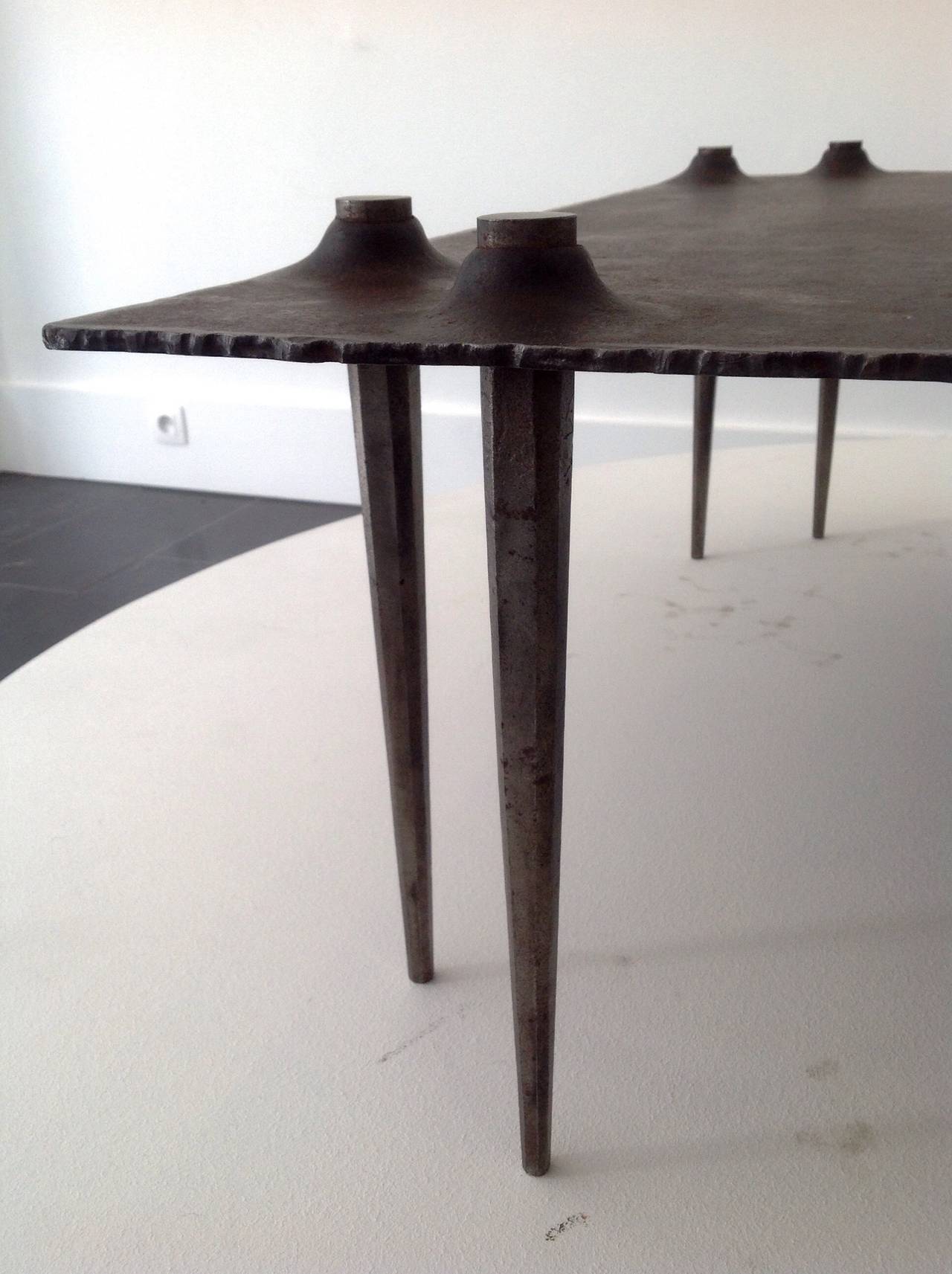 Table basse brutaliste d'Idir Mecibah, Belgique Excellent état - En vente à Brussels, BE