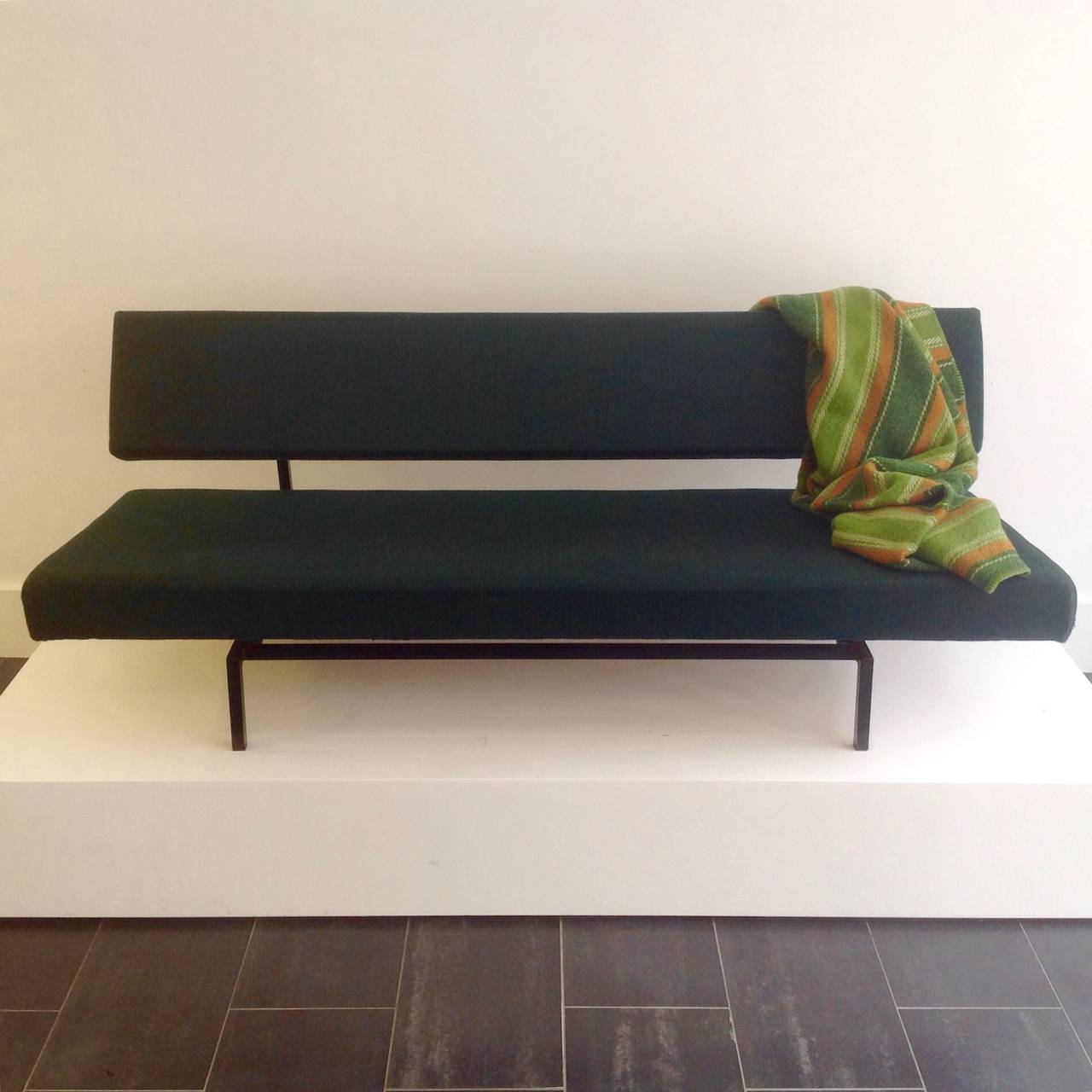 Exceptionally rare in original upholstery and still in very good condition, has just replaced a new seat foam.
Beautiful color, deep green with small black stripes (see last picture).
The sleeping sofa is a very practical space saving solution for
