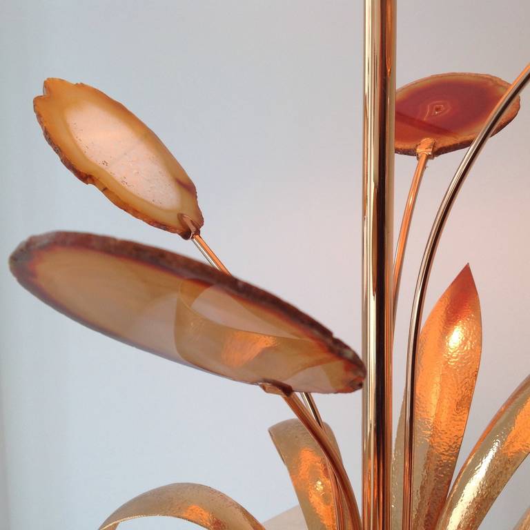 Beautiful handmade hammered leaves of red/yellow brass.
Lamp shade from silk, warm rose, very nice condition.
Four thin agates provide an exceptional effect of this lamp, are perfect.
Lighting by E-27 socket, very good condition.

More pictures