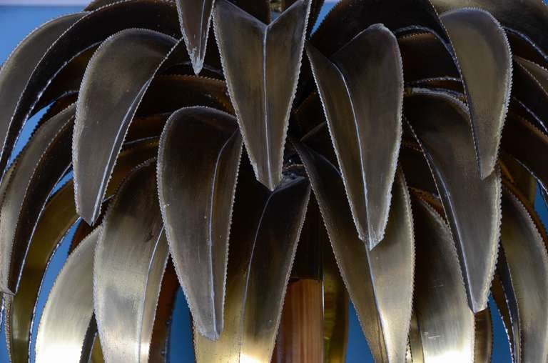 Bamboo and Gilded Sheet Metal Coconut Tree Shaped Floor Lamp In Good Condition For Sale In Isle sur sorgue, Provence