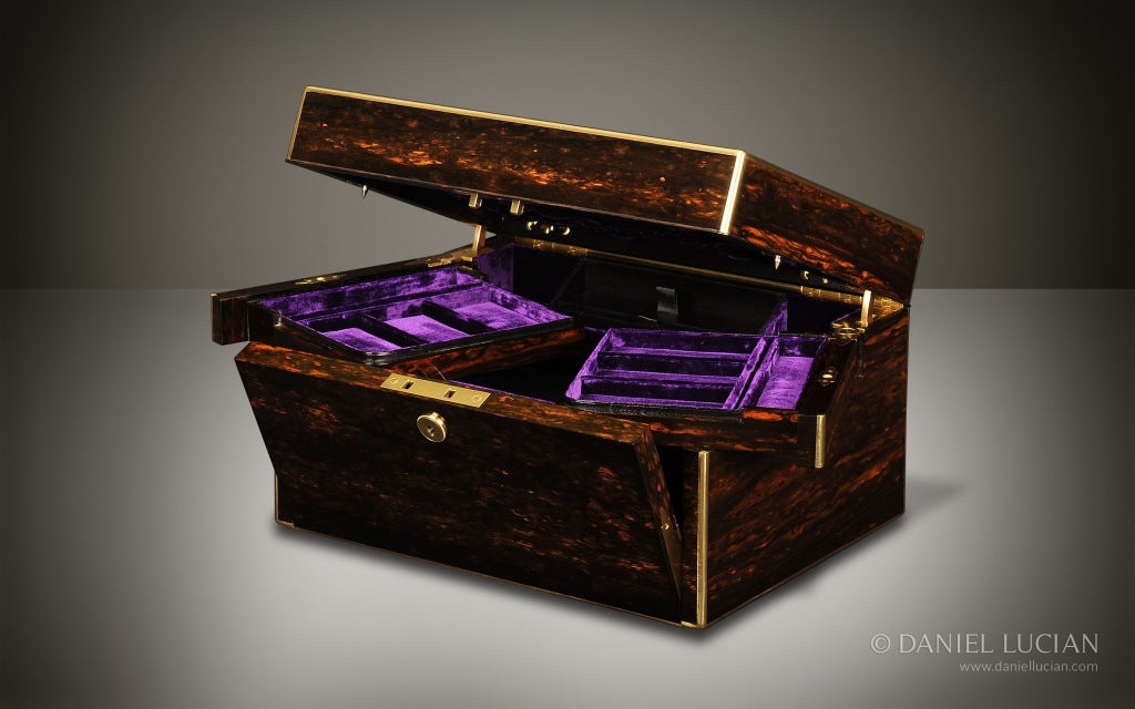 Antique Jewelry Box in Coromandel with Betjemann Mechanism In Excellent Condition For Sale In London, GB
