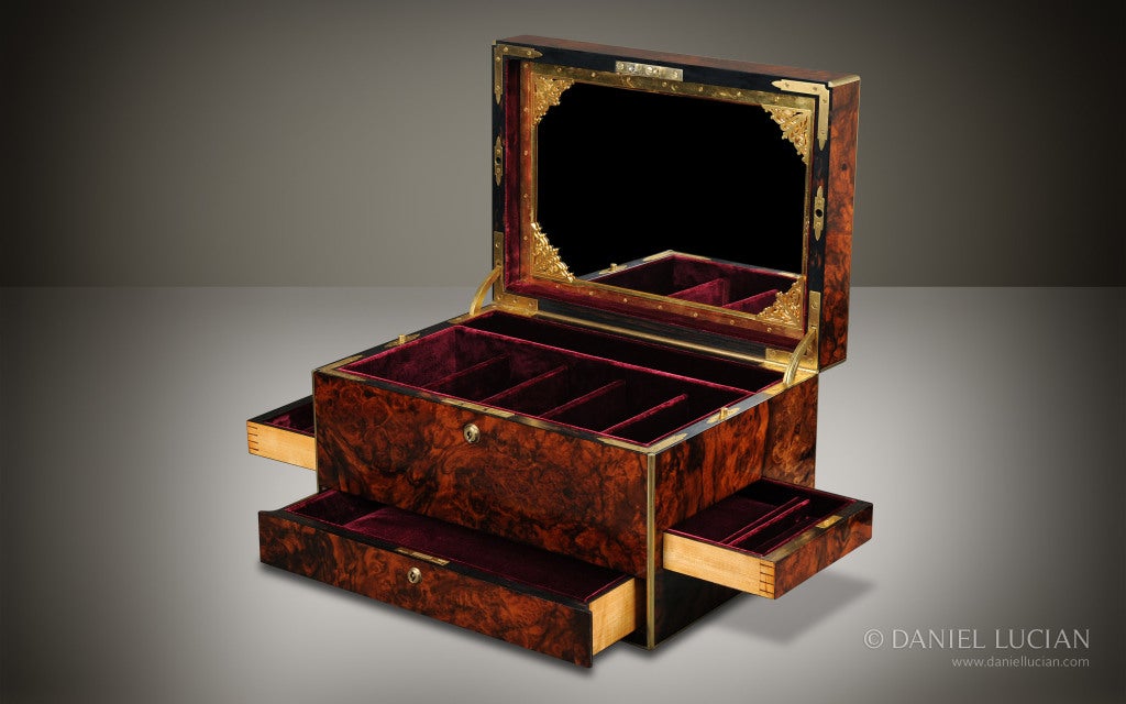 19th Century Antique Jewelry Box in Burr Walnut For Sale
