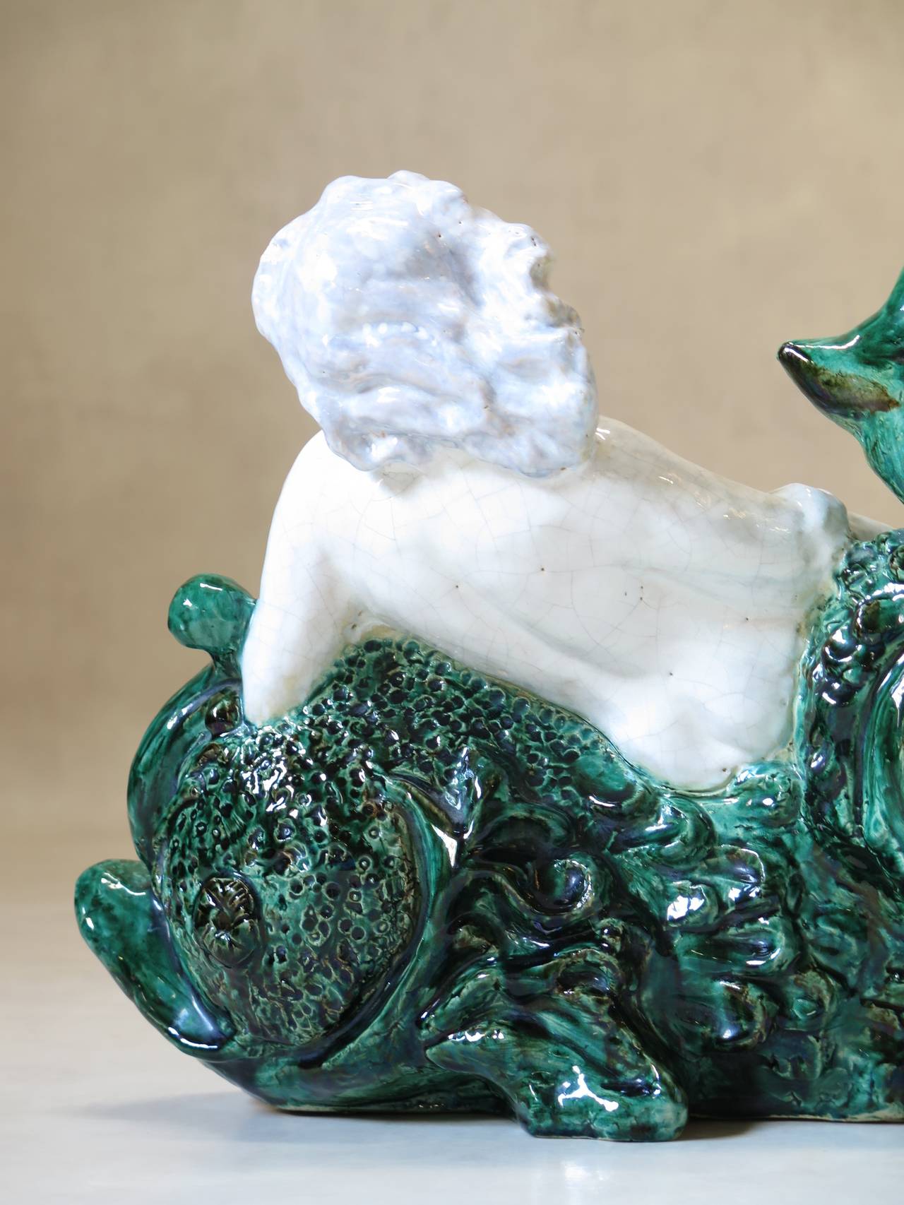 Französische glasierte Keramik-Skulptur einer Frau und eines Delphins im Art déco-Stil im Angebot 4
