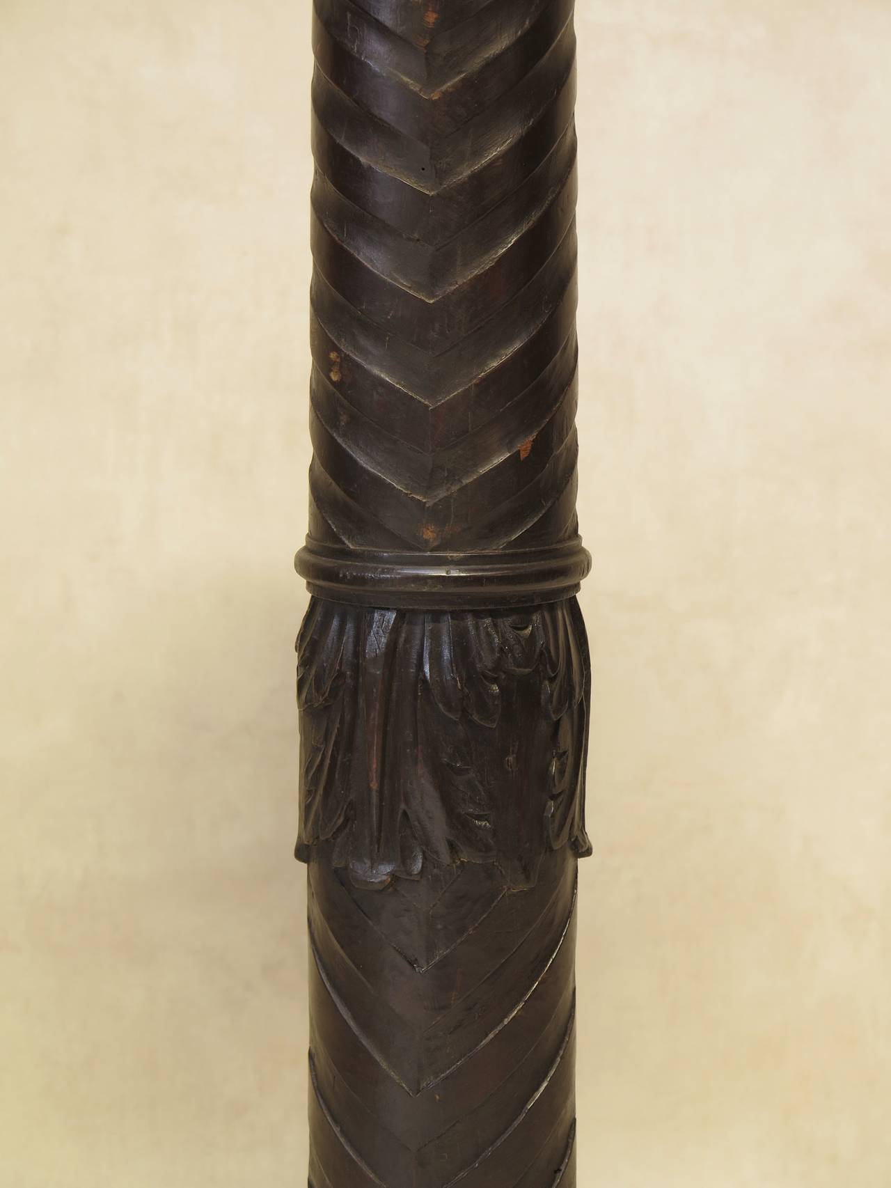 Paire de piédestaux en bois sculpté - France:: 18ème siècle en vente 1