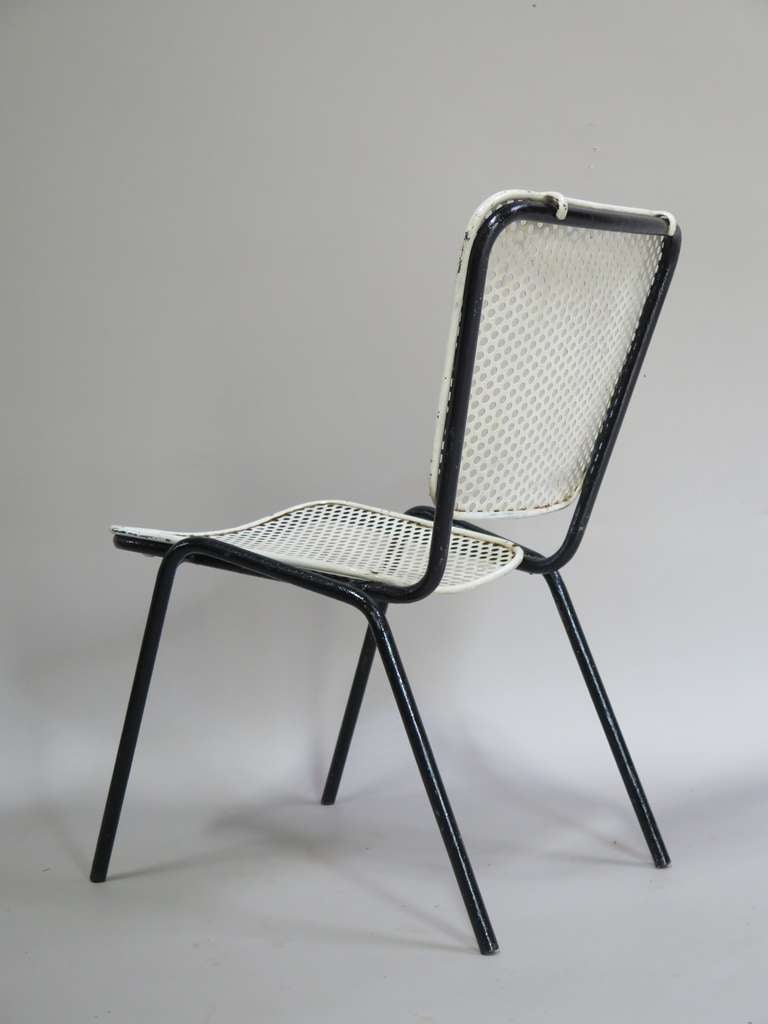 Set of Six Perforated Black and White Iron Chairs In Excellent Condition In Isle Sur La Sorgue, Vaucluse