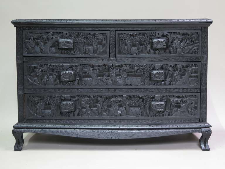 Elaborately Carved Chinese Commode - ca. 1950s In Excellent Condition In Isle Sur La Sorgue, Vaucluse