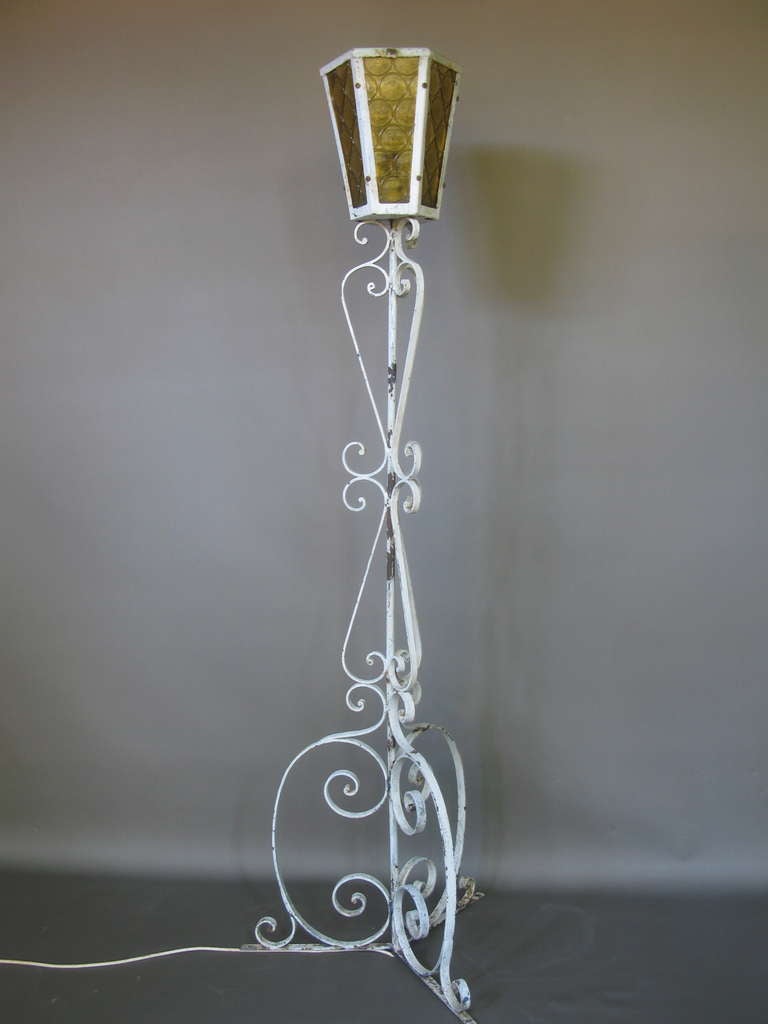 Tall Pair Of French 1950s Wrought Iron Floor Lamps In Excellent Condition For Sale In Isle Sur La Sorgue, Vaucluse