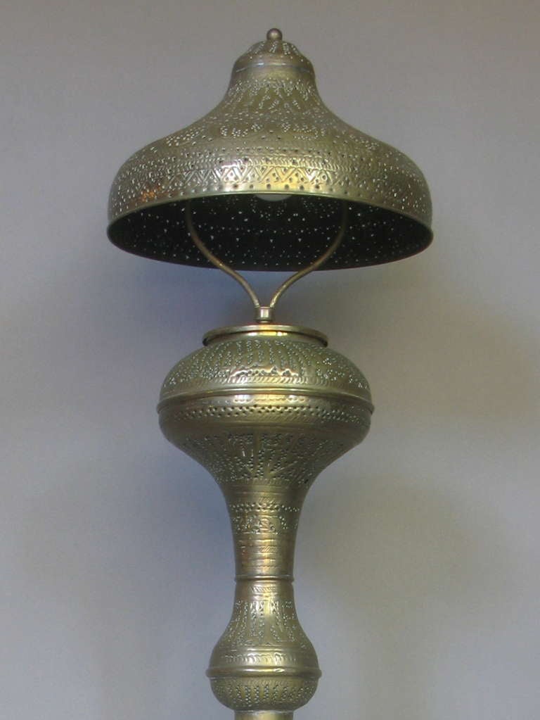 Oriental Brass Floor Lamp In Excellent Condition In Isle Sur La Sorgue, Vaucluse